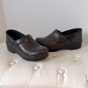 Dark brown leather Dansko clogs size 38 or 7.5